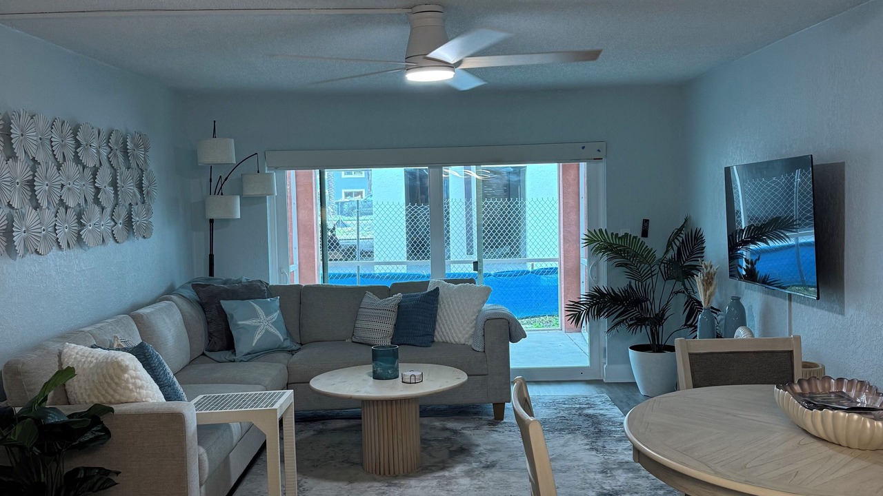 Photo of Livingroom in North Redington Beach