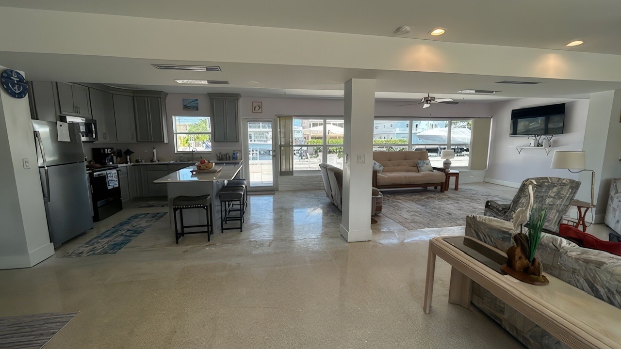 Photo of Livingroom in Venetian Shores