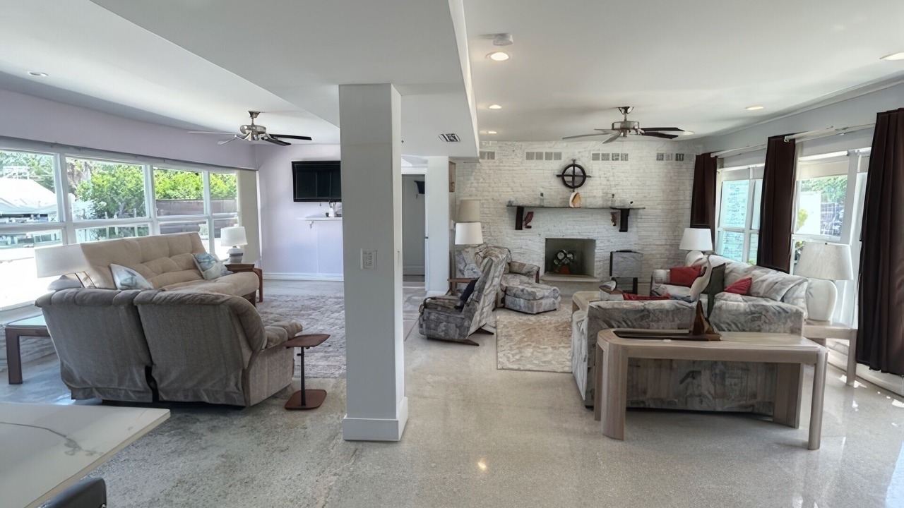 Photo of Bedroom in Venetian Shores