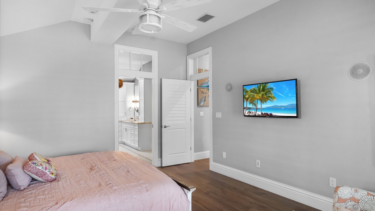 Photo of Bedroom in Royal Harbor
