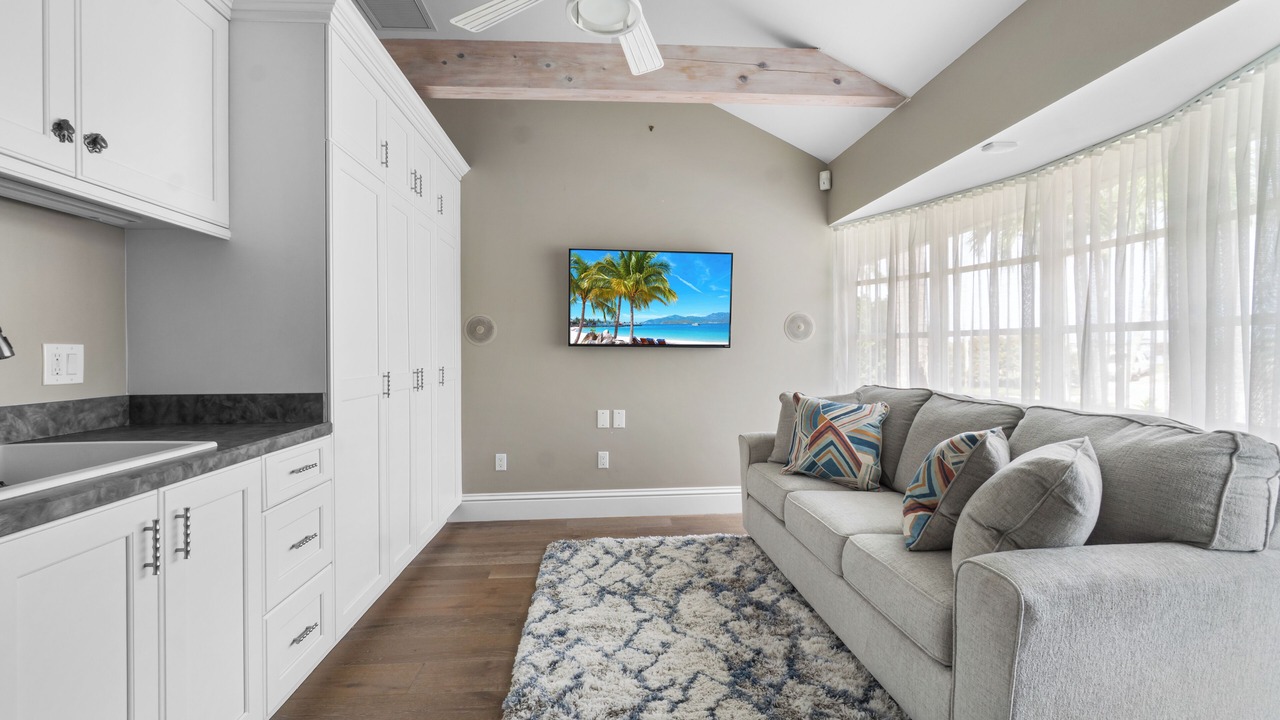 Photo of Livingroom in Royal Harbor