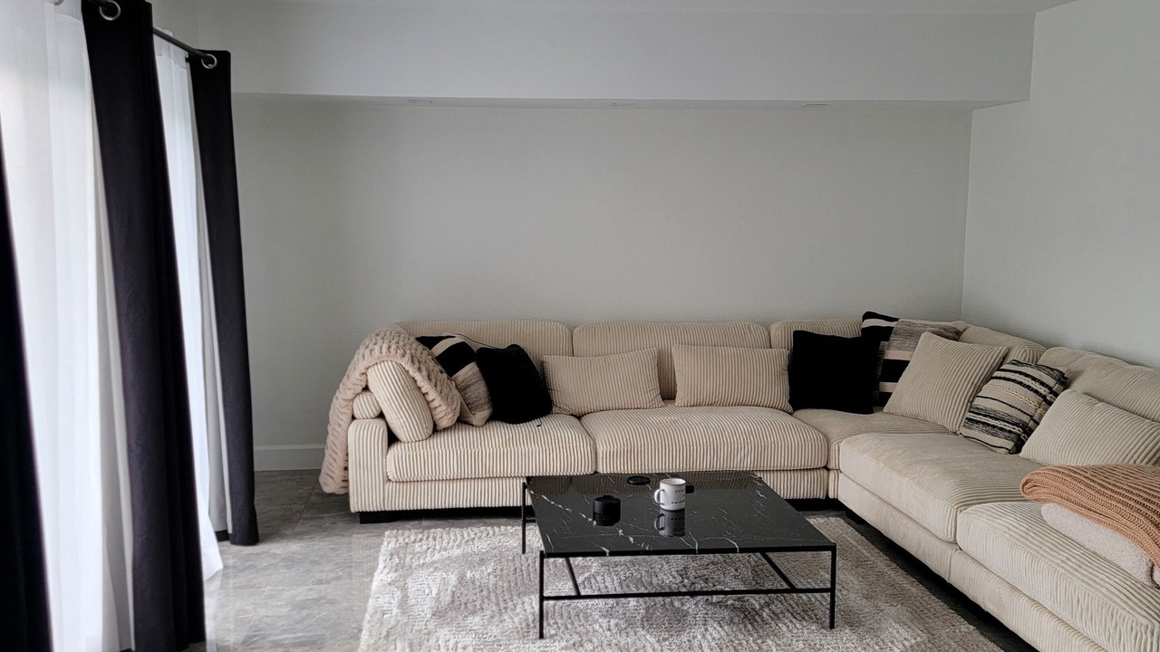 Photo of Livingroom in North Lauderdale