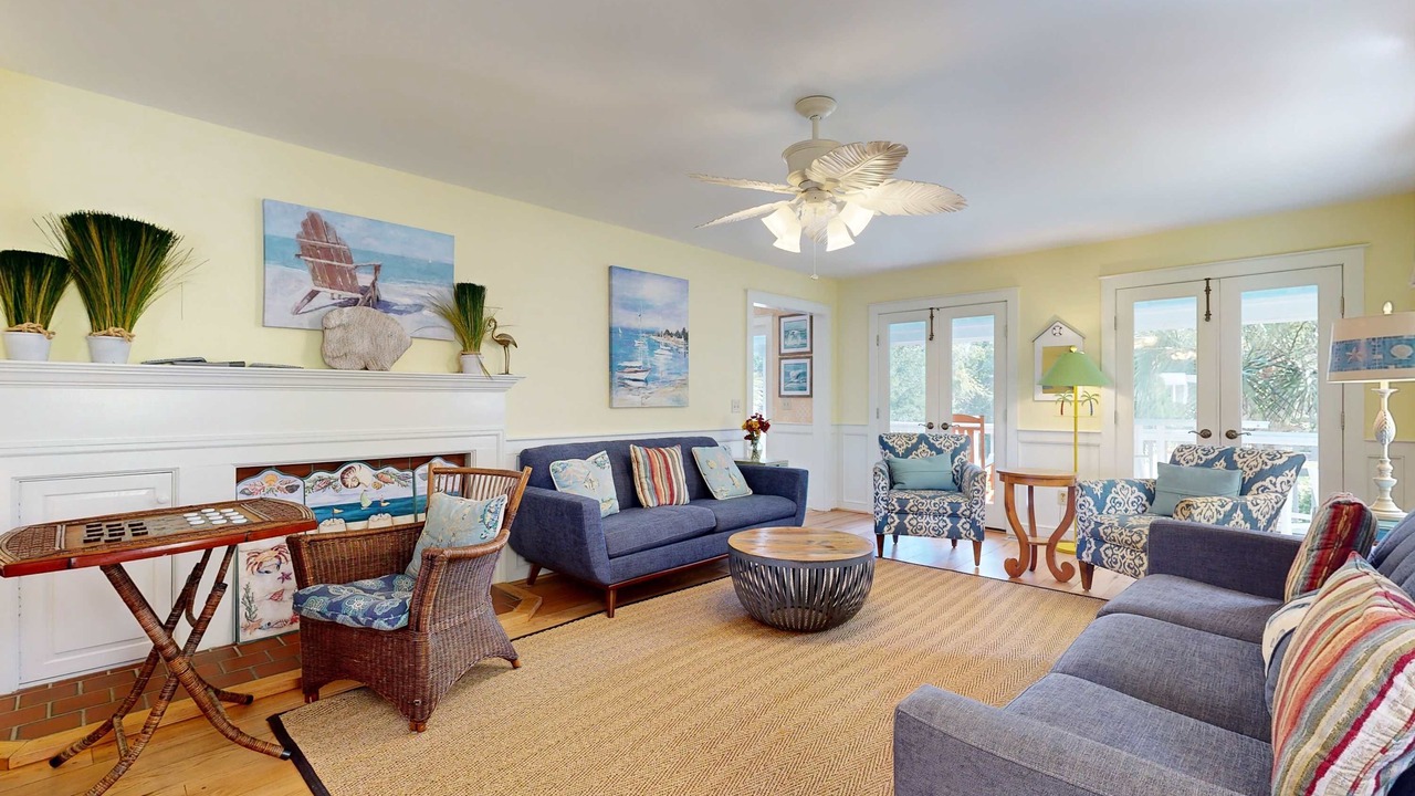 Photo of Livingroom in Sullivan's Island