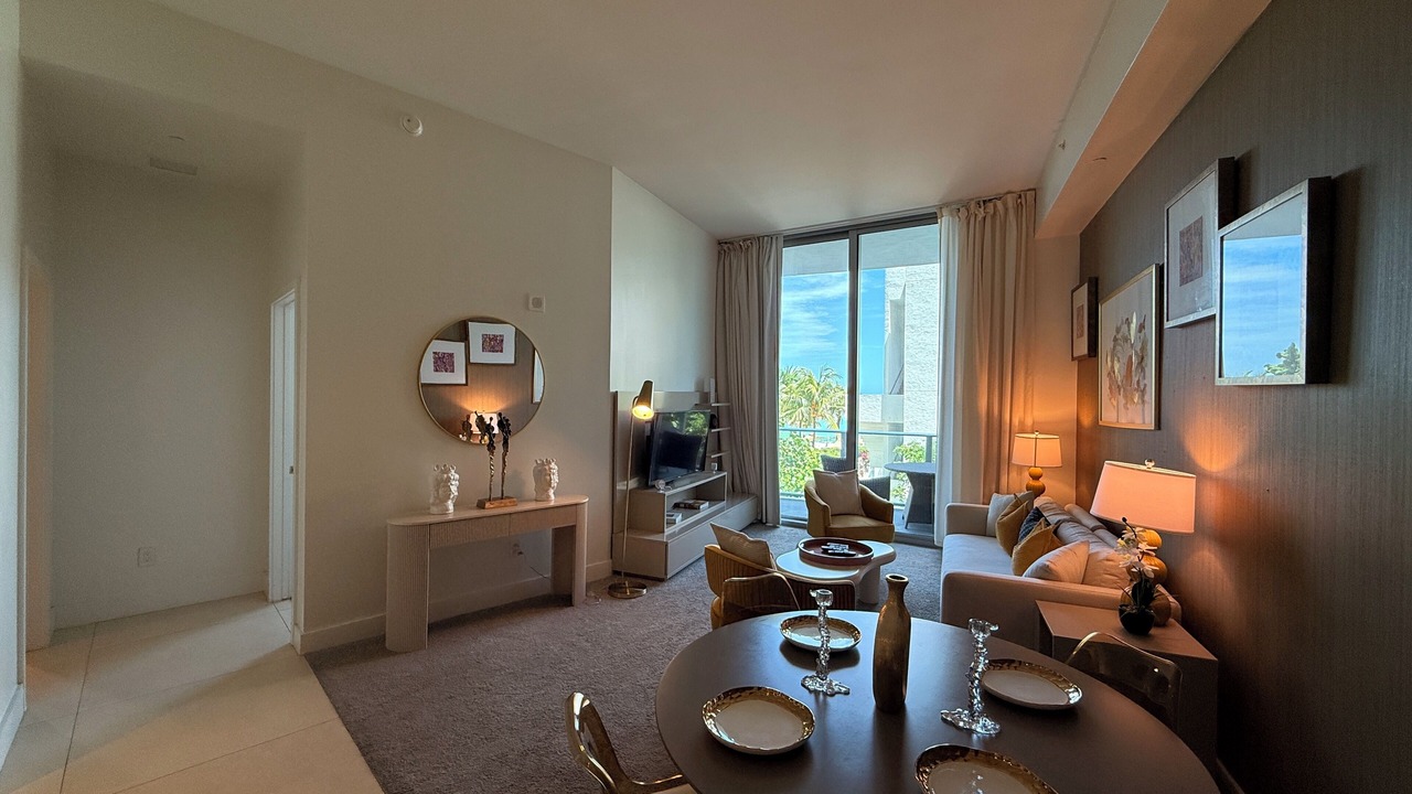 Photo of Livingroom in Hollywood South Central Beach
