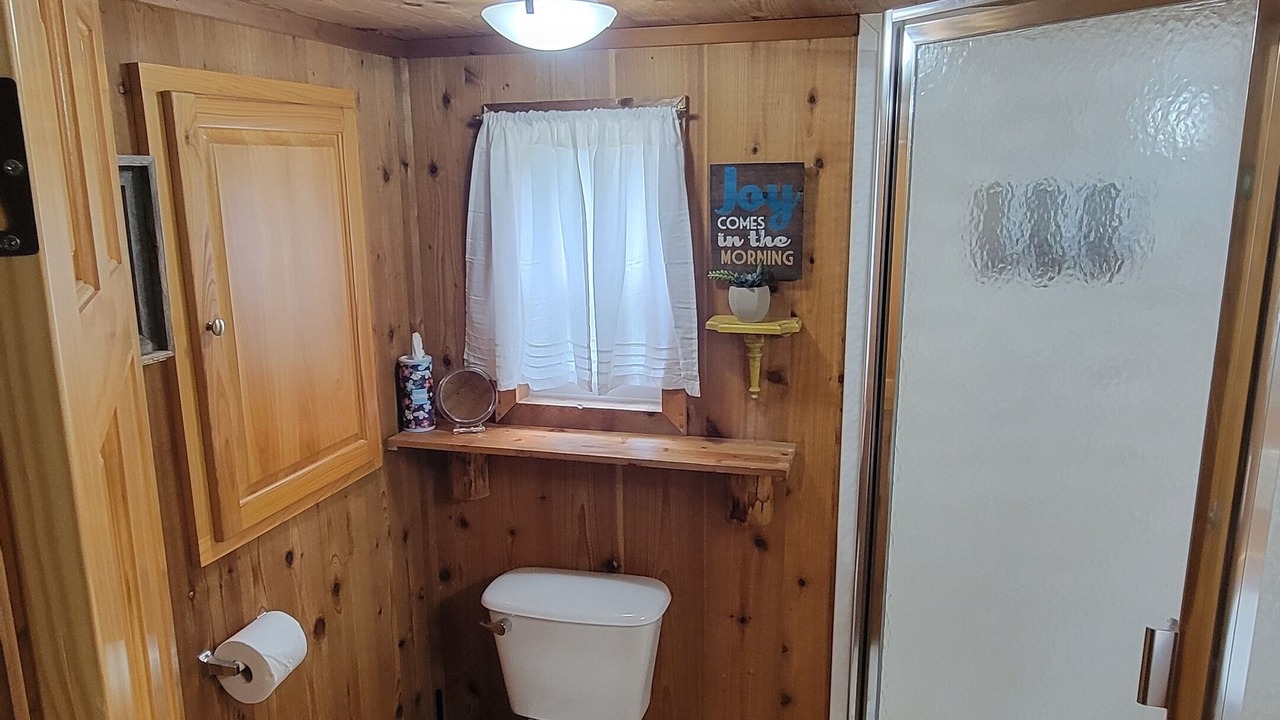 Photo of Bathroom in Jasper