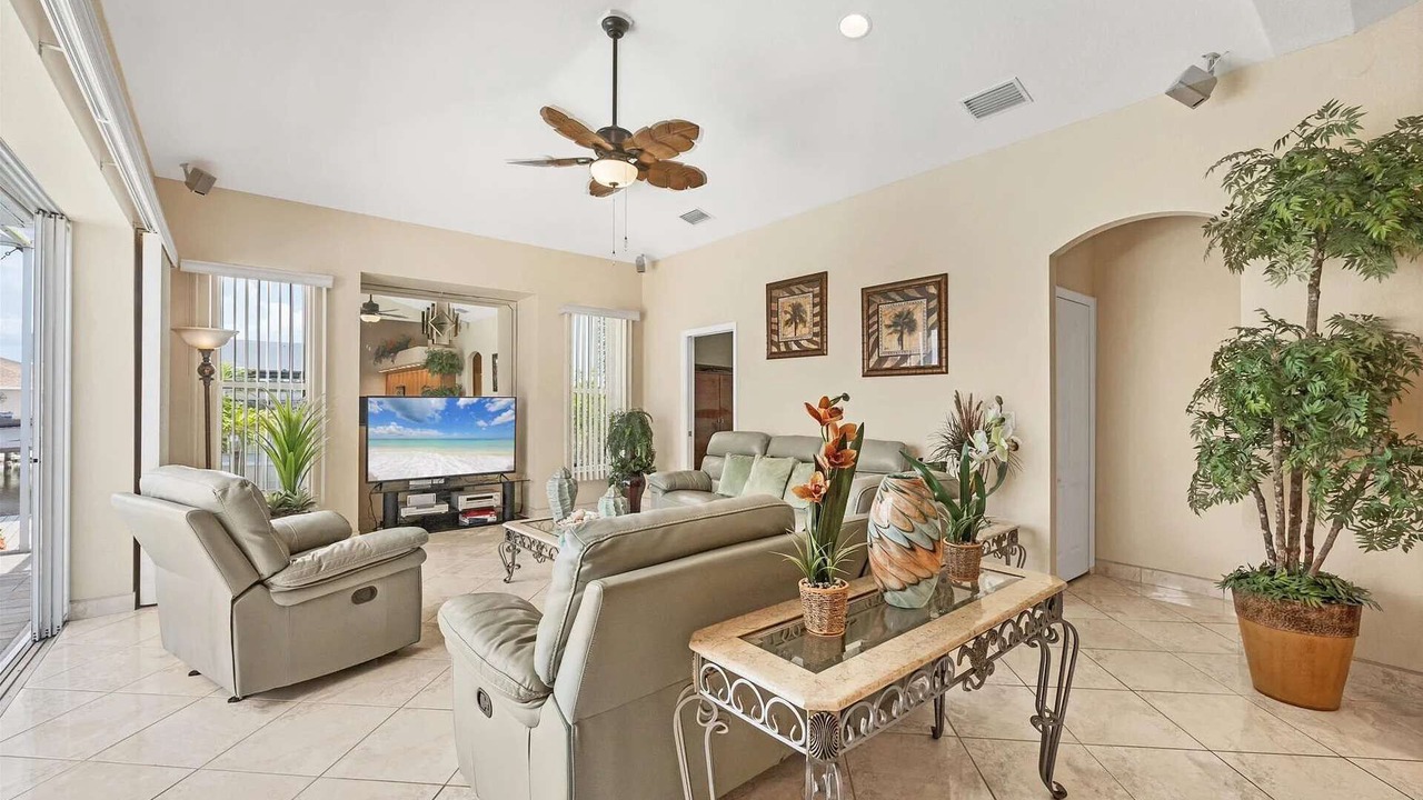 Photo of Livingroom in South Gulf Cove