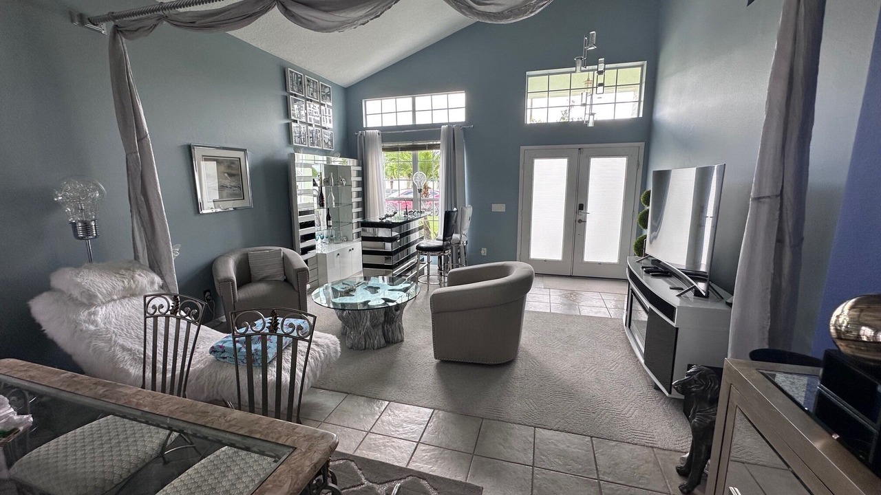 Photo of Livingroom in Southchase