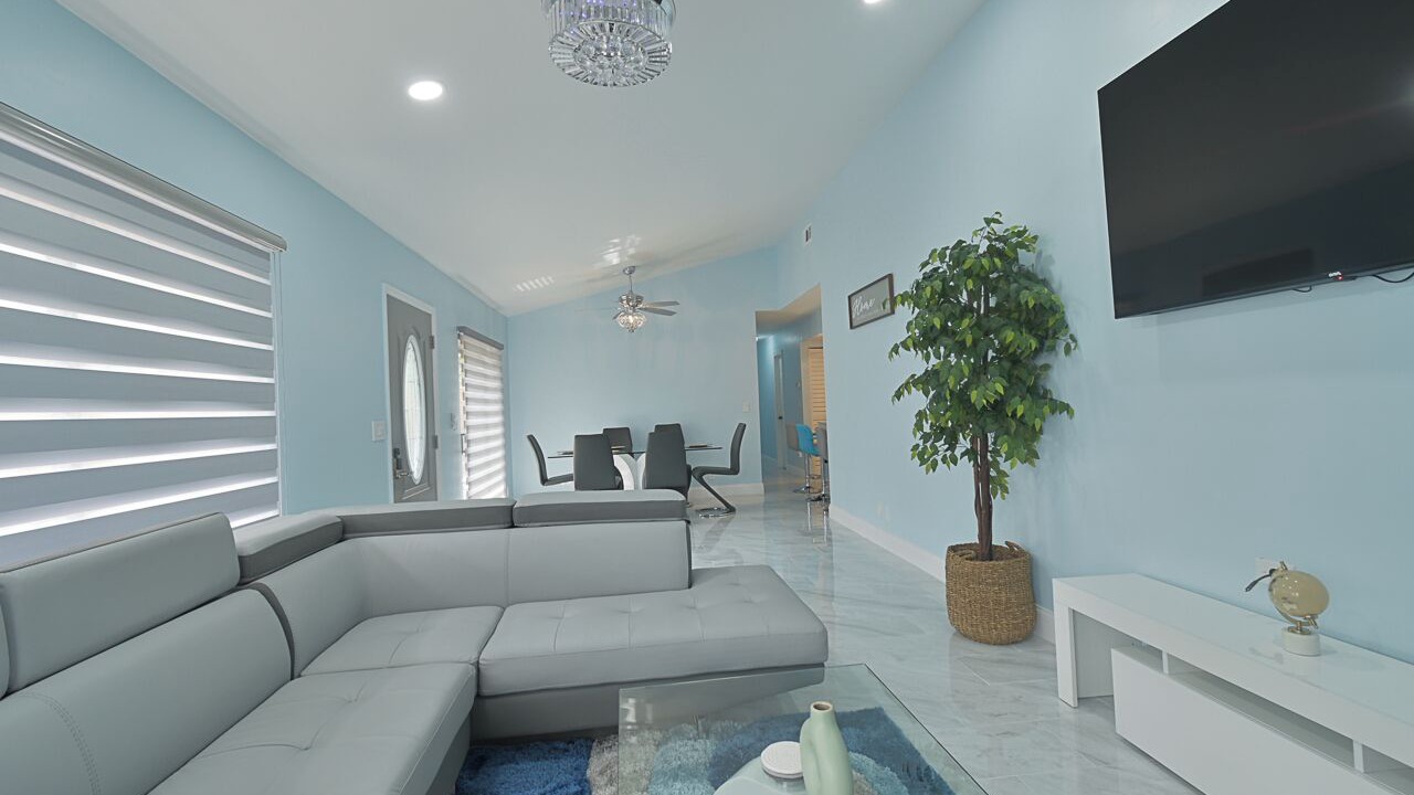 Photo of Livingroom in North Lauderdale