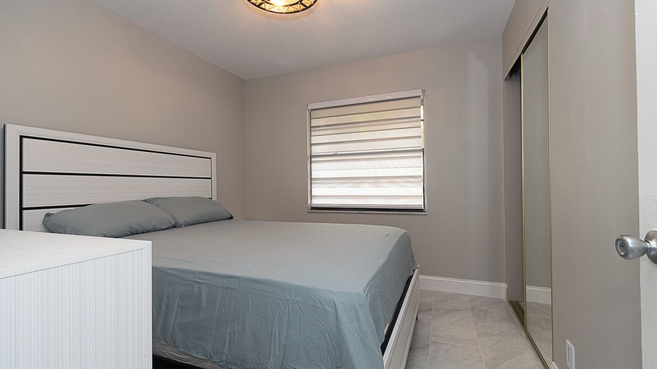 Photo of Bedroom in North Lauderdale