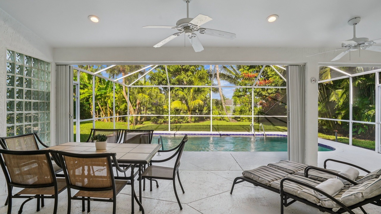 Photo of Outdoor in Crown Pointe