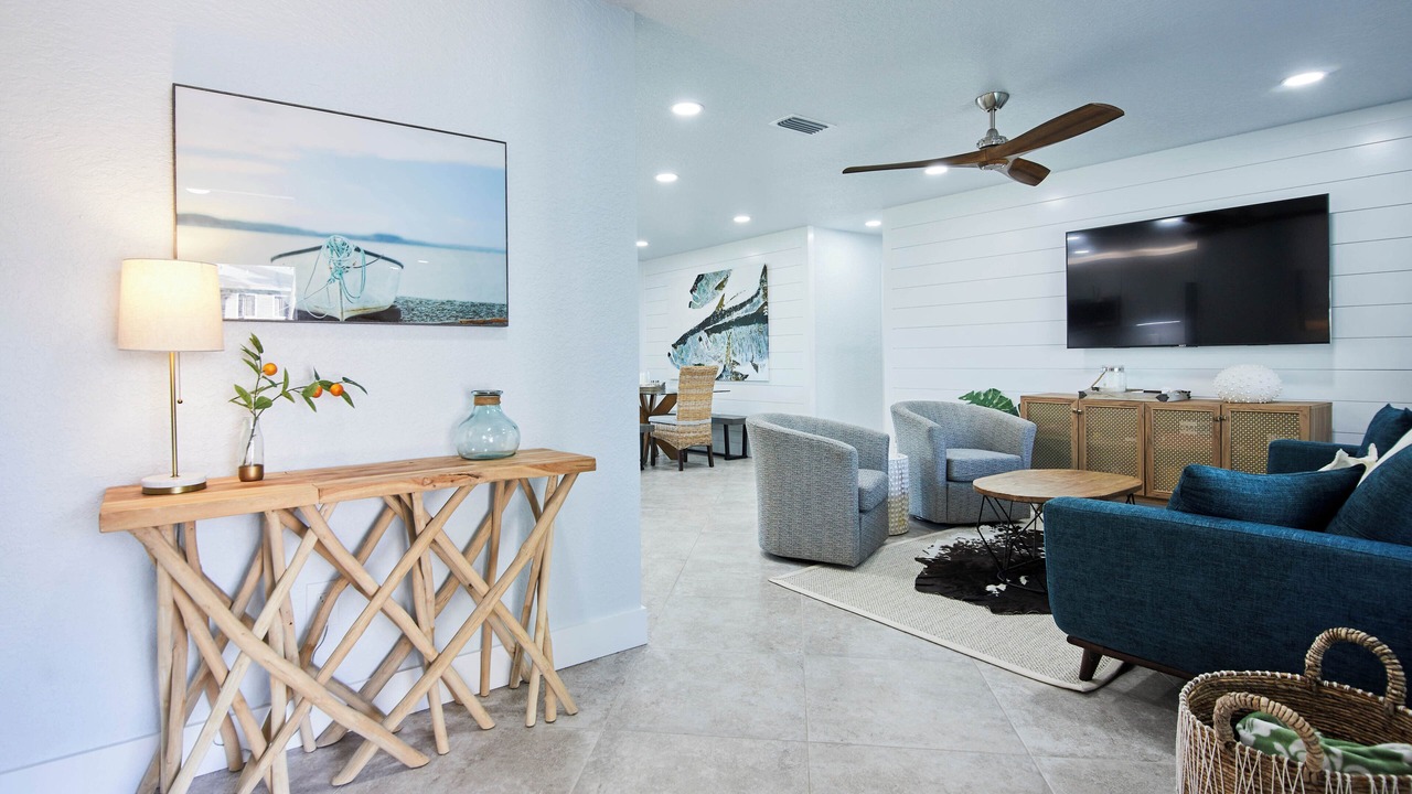 Photo of Livingroom in Springs at Kings Bay