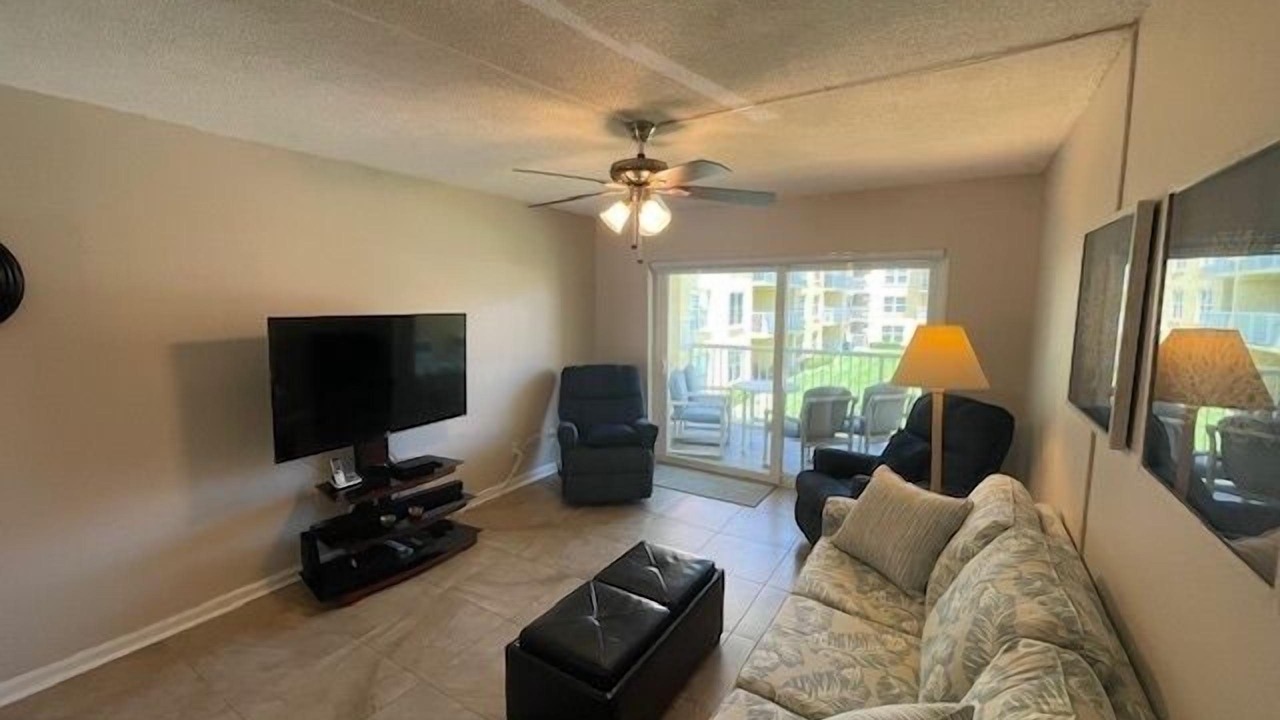 Photo of Livingroom in Point East