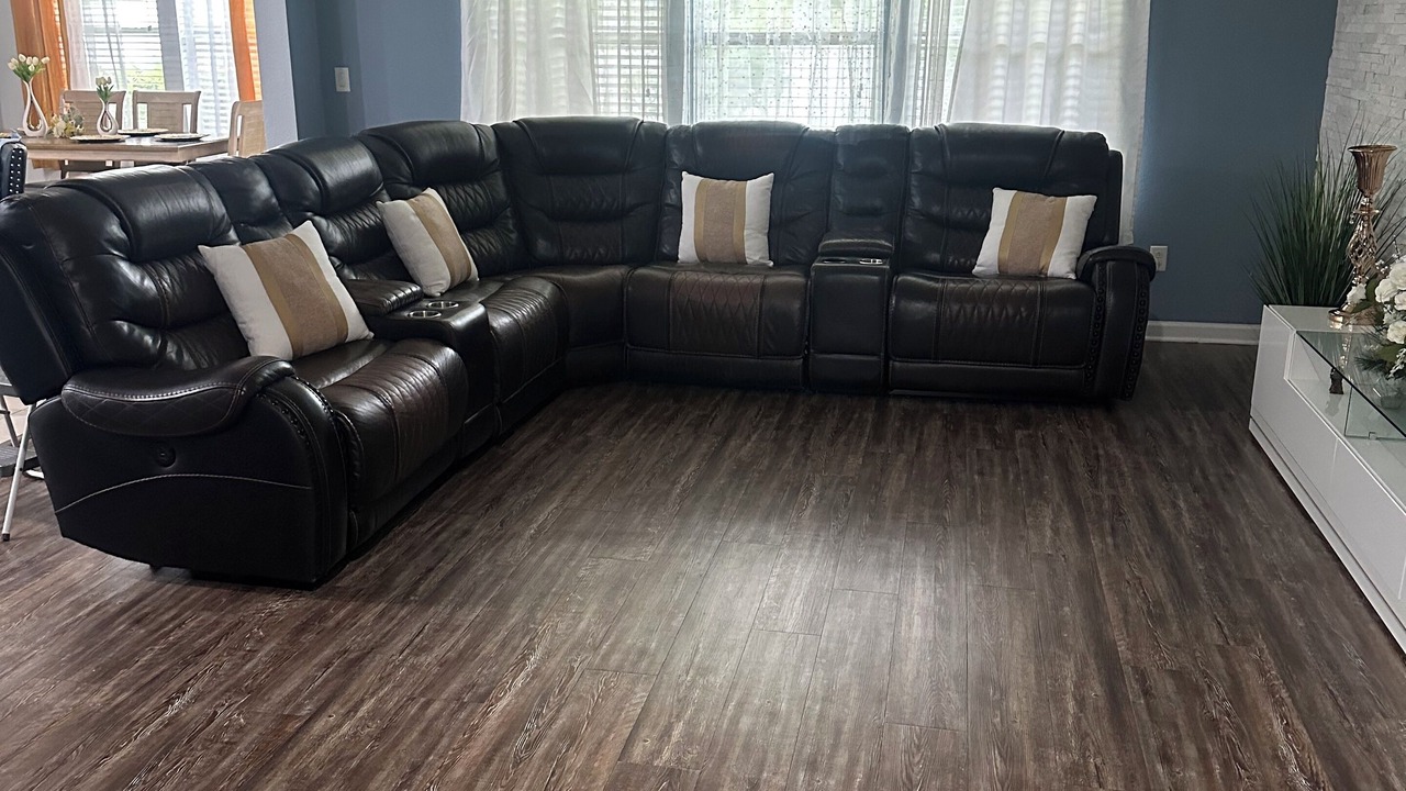 Photo of Livingroom in OakLeaf Plantation