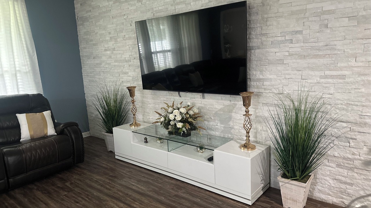 Photo of Livingroom in OakLeaf Plantation