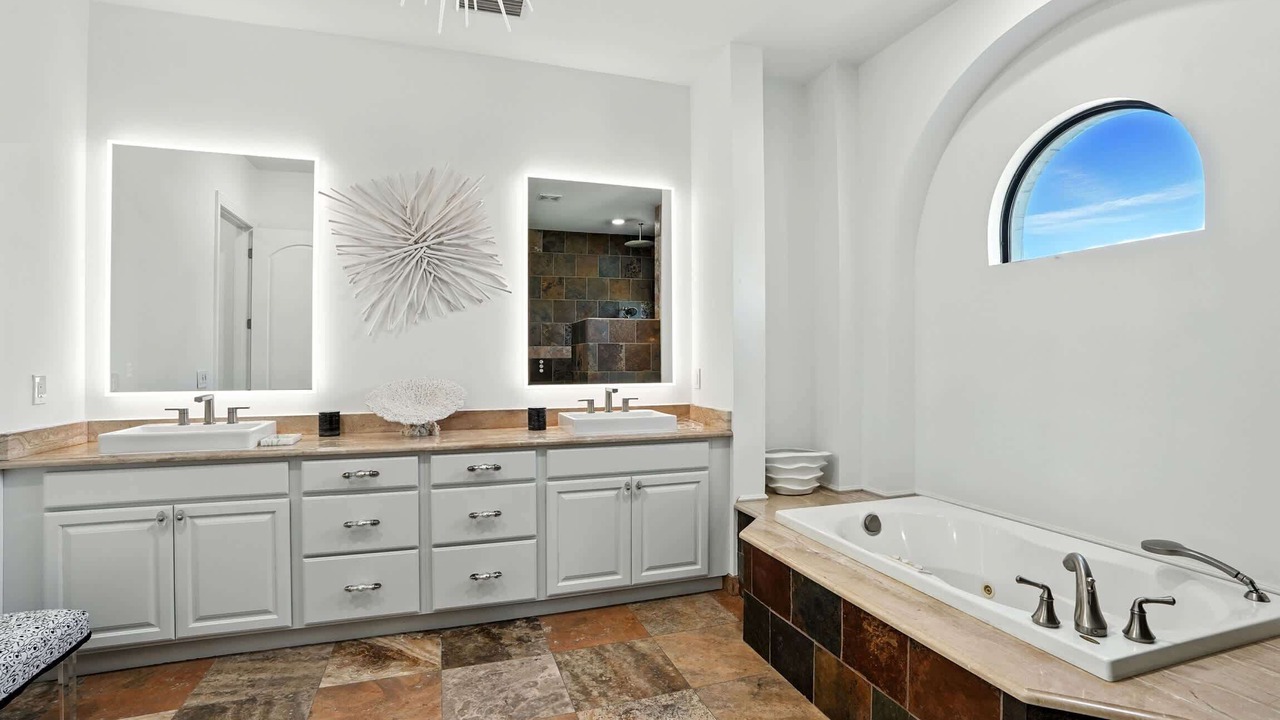 Photo of Bathroom in Connors