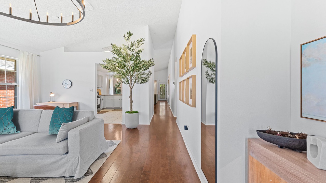 Photo of Livingroom in Westside