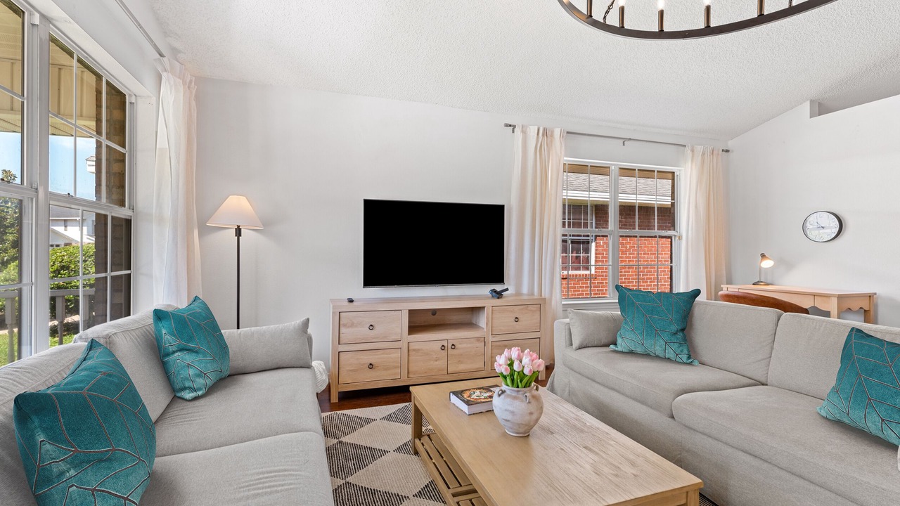 Photo of Livingroom in Westside