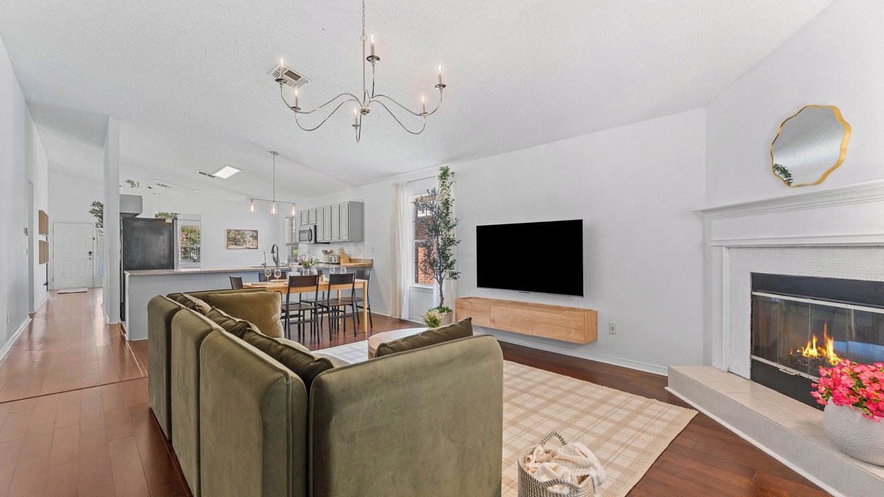Photo of Livingroom in Westside