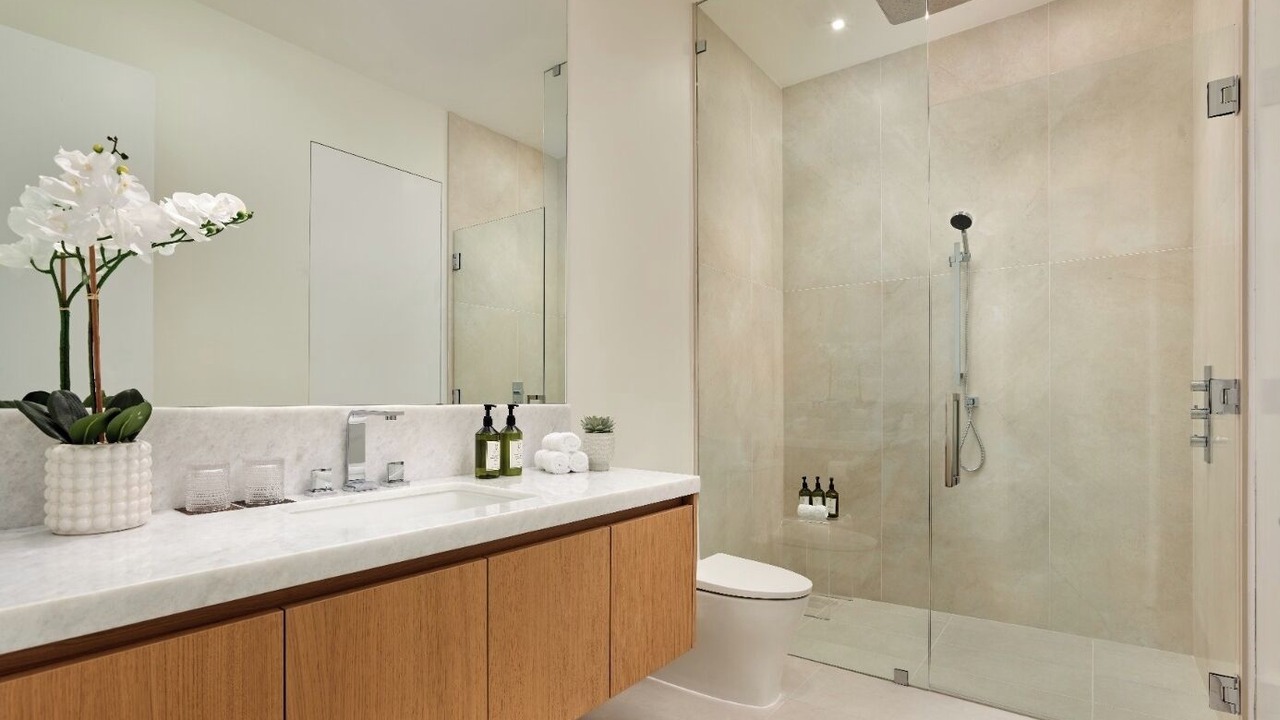 Photo of Bathroom in 17th Street Causeway