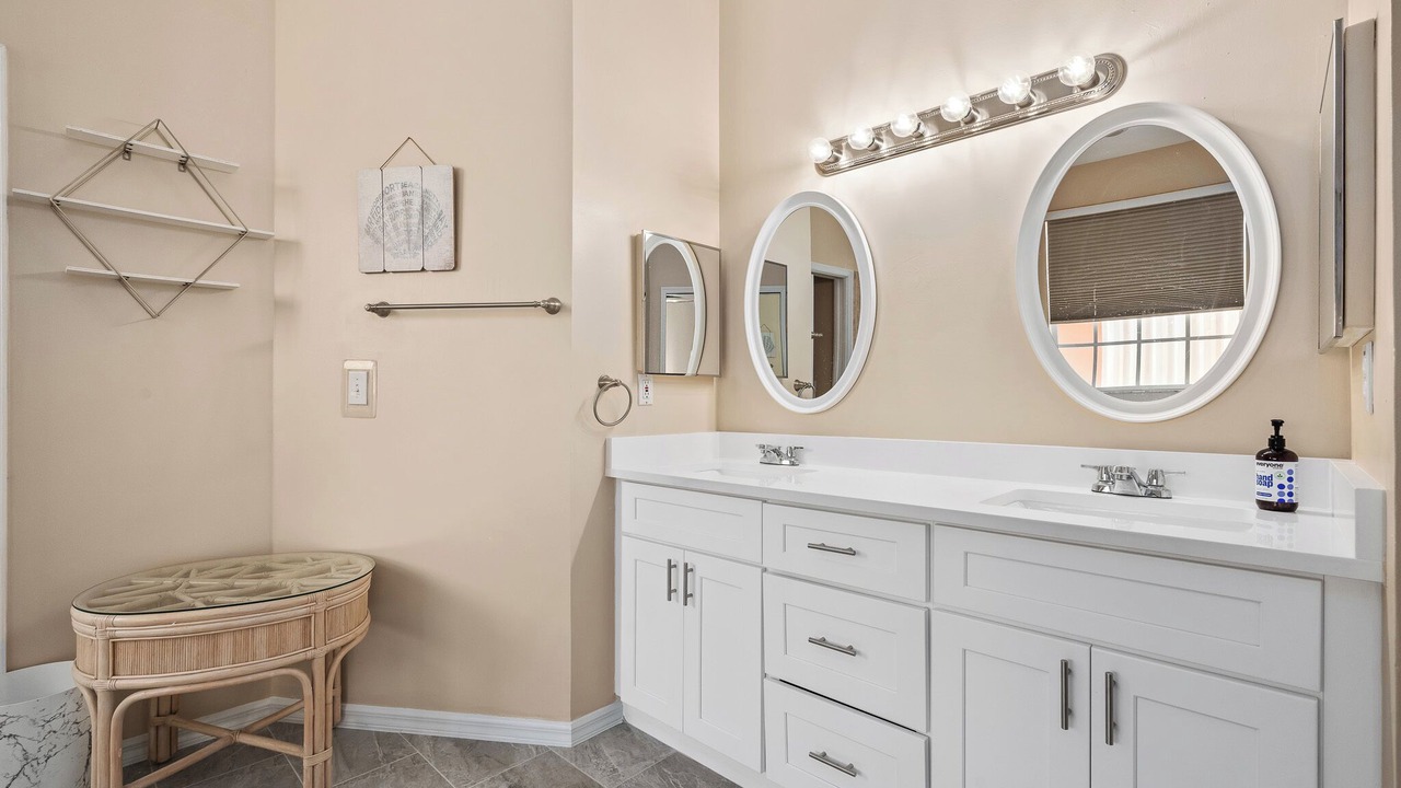 Photo of Bathroom in Crown Pointe