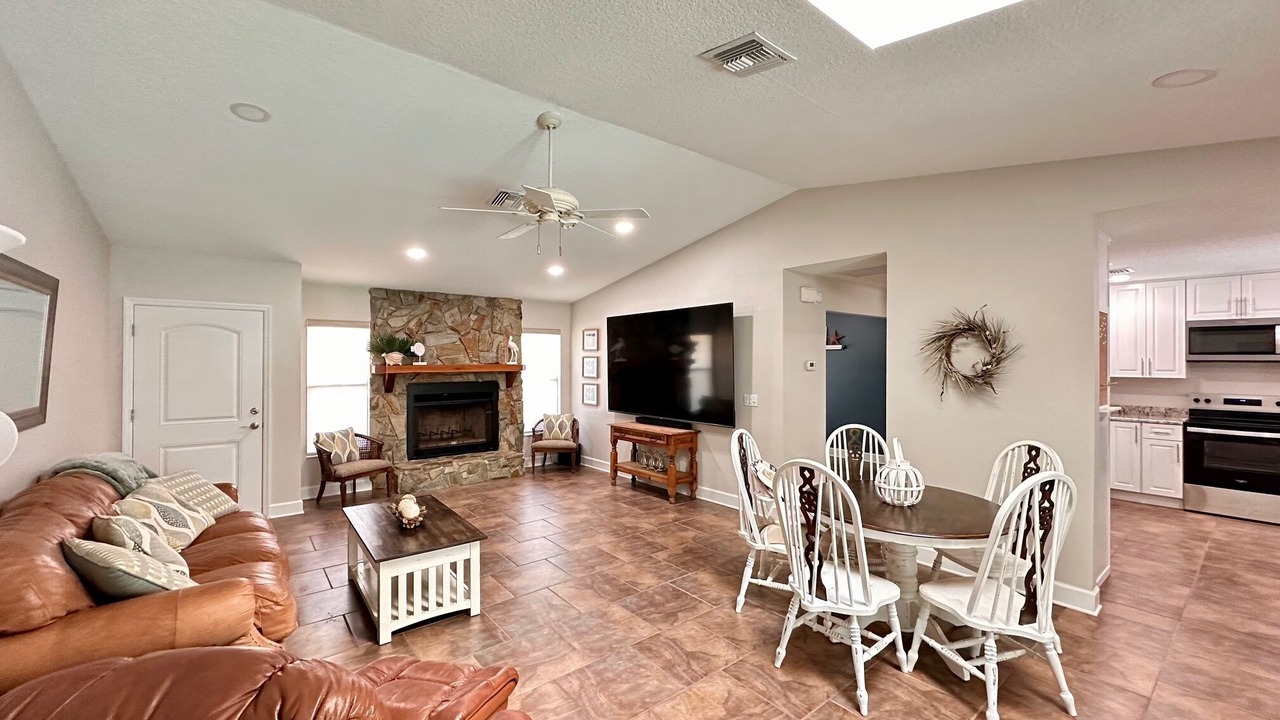 Photo of Livingroom in Springs at Kings Bay