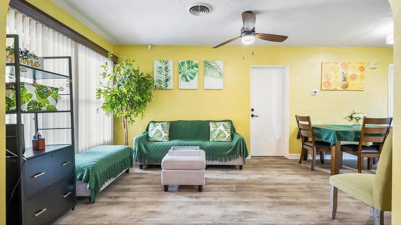 Photo of Livingroom in Disston Heights