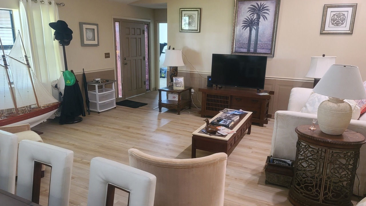 Photo of Livingroom in Taylor Creek