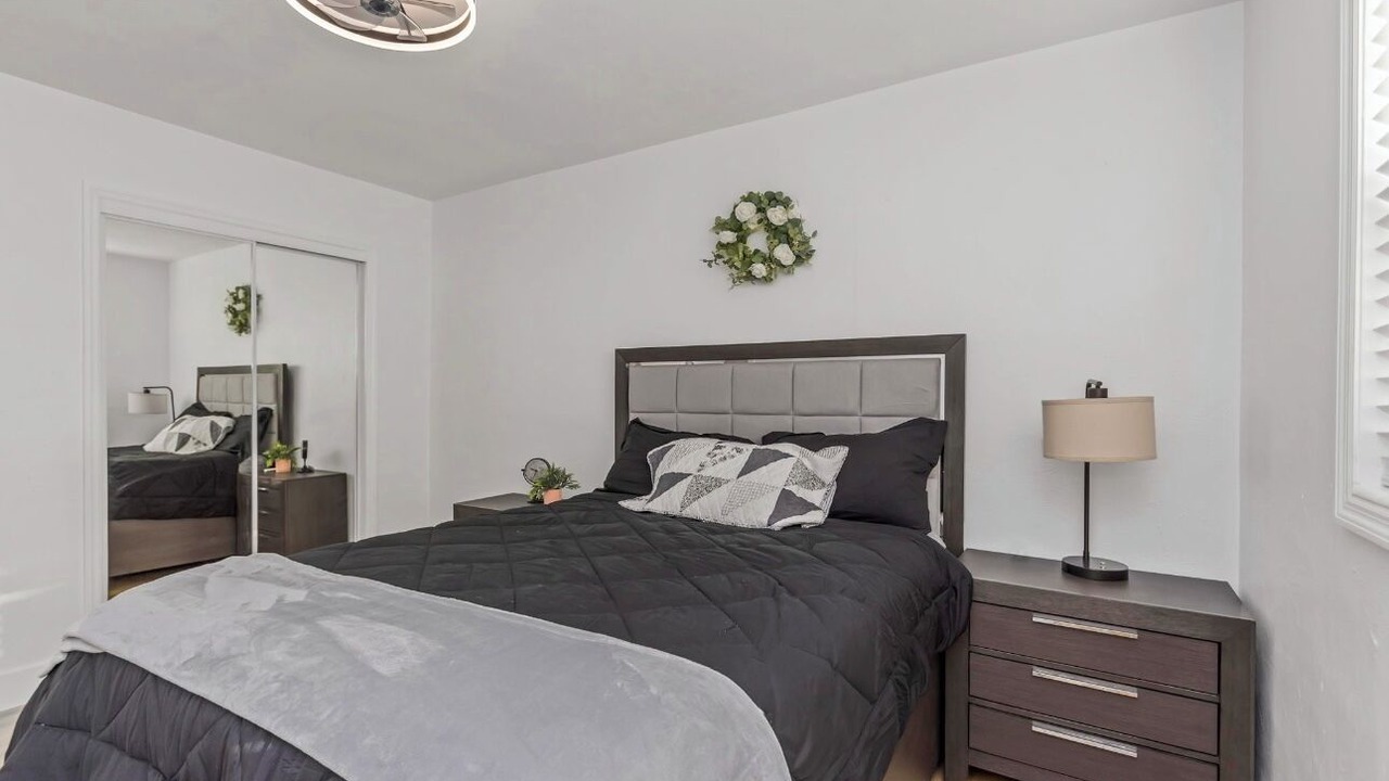 Photo of Bedroom in Carver City - Lincoln Gardens