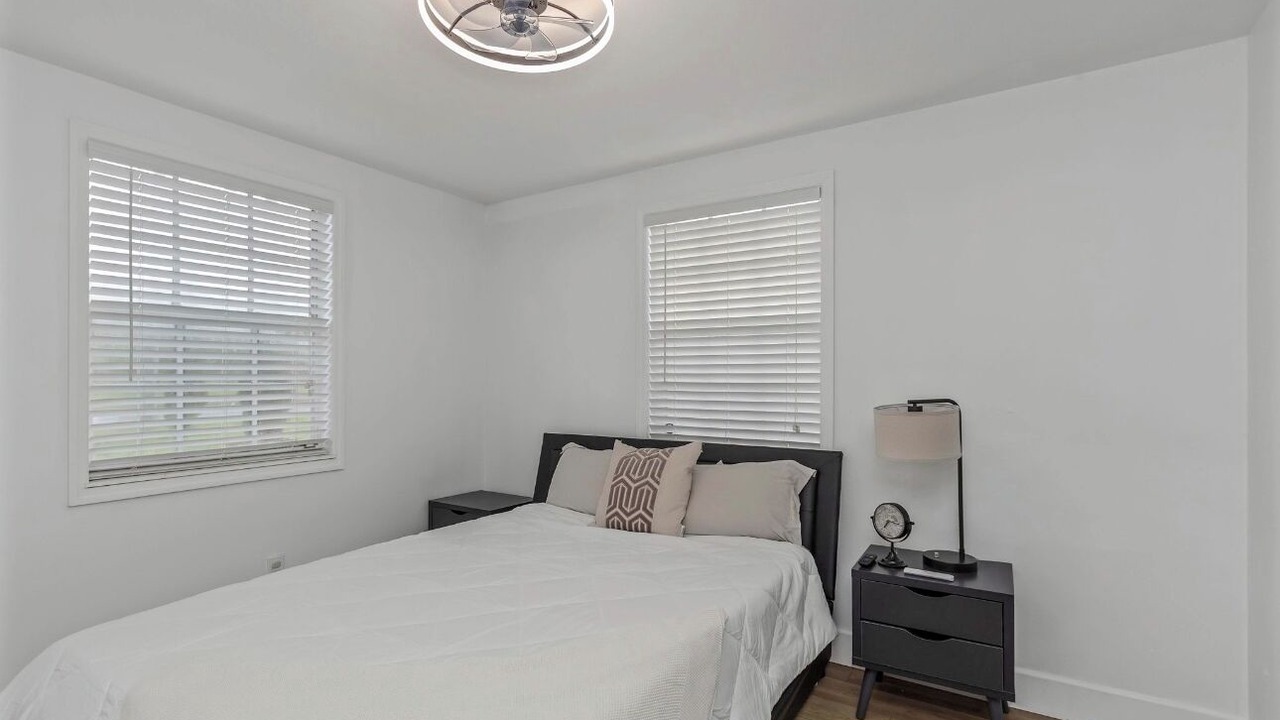 Photo of Bedroom in Carver City - Lincoln Gardens