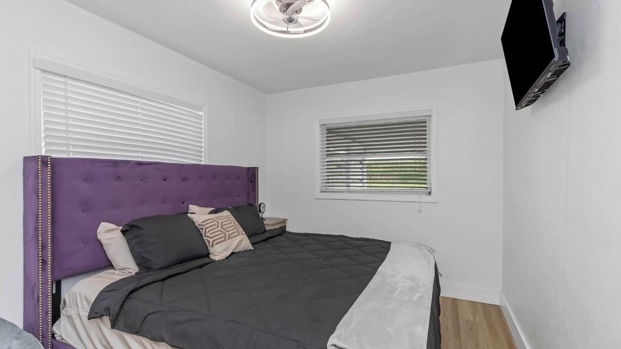 Photo of Bedroom in Carver City - Lincoln Gardens