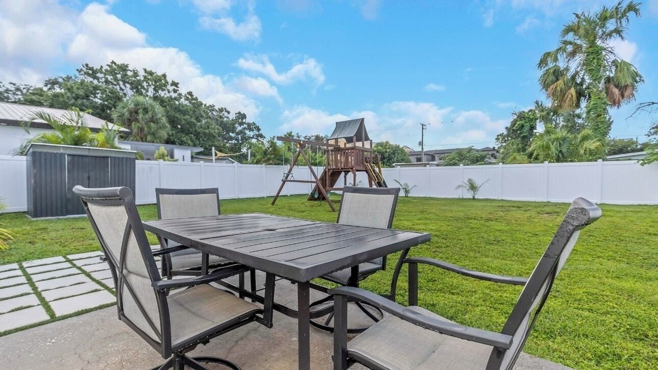 Photo of Outdoor in Carver City - Lincoln Gardens