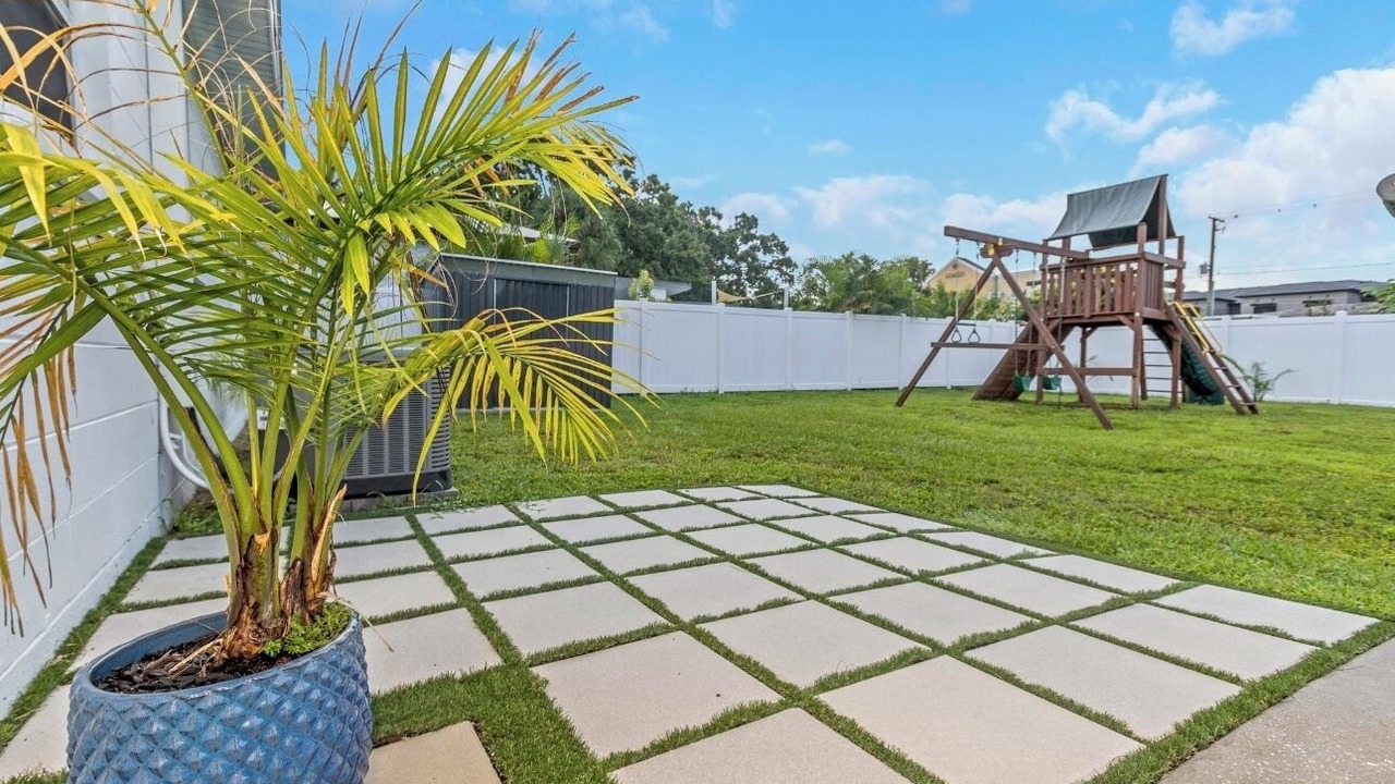 Photo of Outdoor in Carver City - Lincoln Gardens