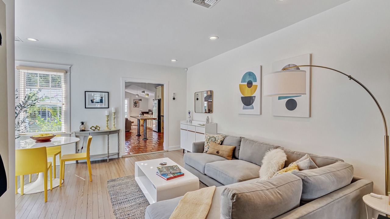 Photo of Livingroom in Northwood Shores