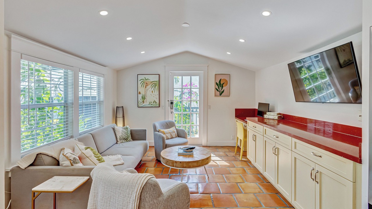Photo of Livingroom in Northwood Shores