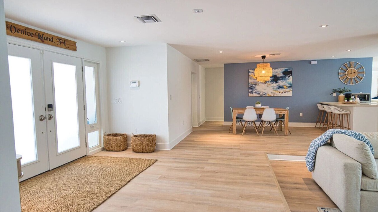 Photo of Livingroom in Golden Beach