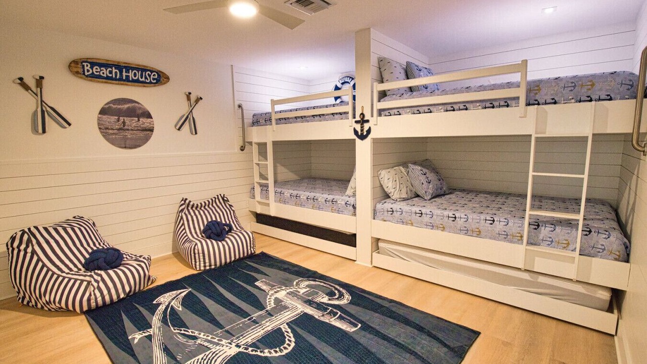 Photo of Bedroom in Golden Beach