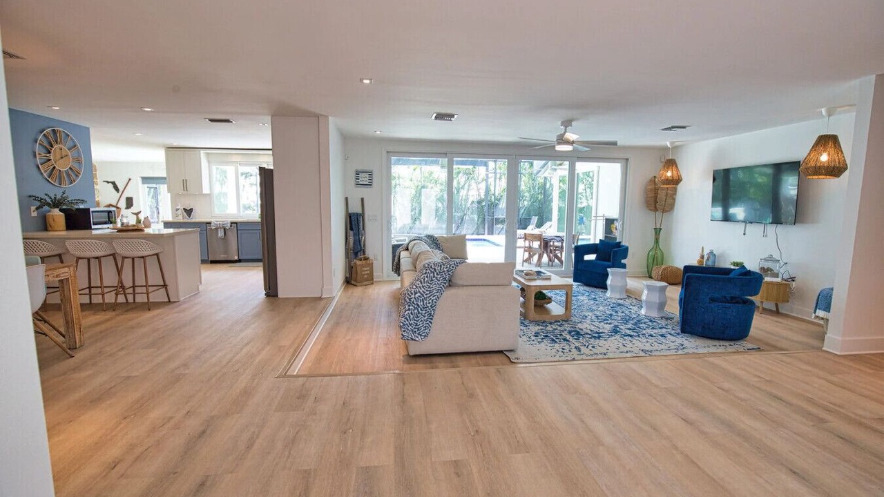 Photo of Livingroom in Golden Beach