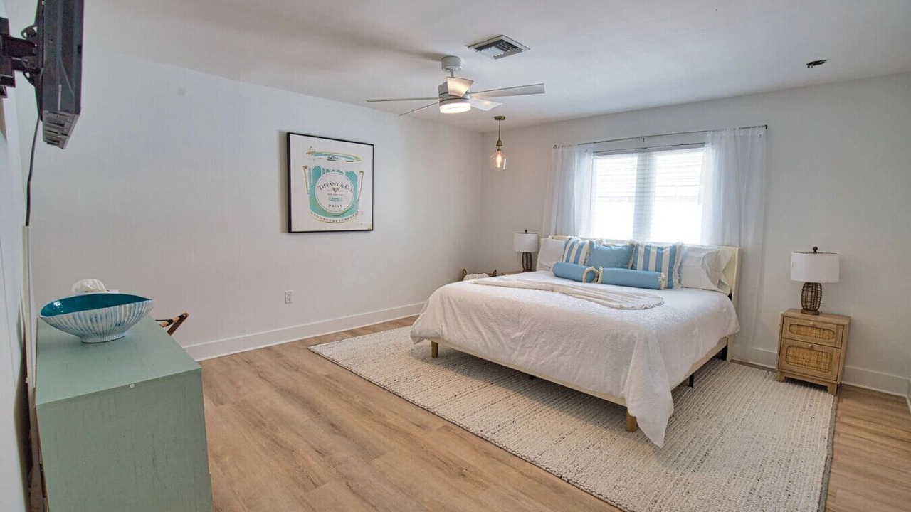 Photo of Bedroom in Golden Beach
