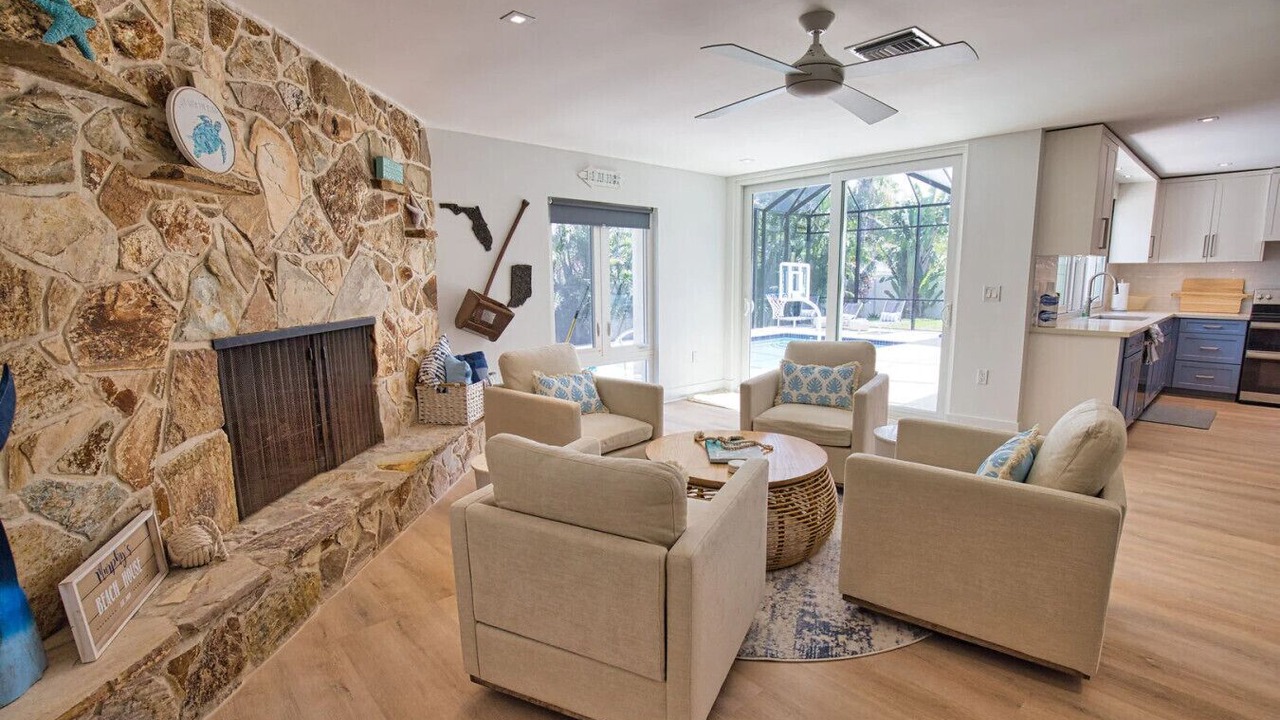 Photo of Livingroom in Golden Beach