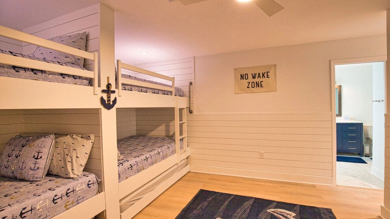 Photo of Bedroom in Golden Beach