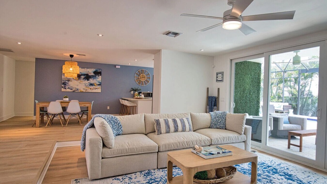Photo of Livingroom in Golden Beach