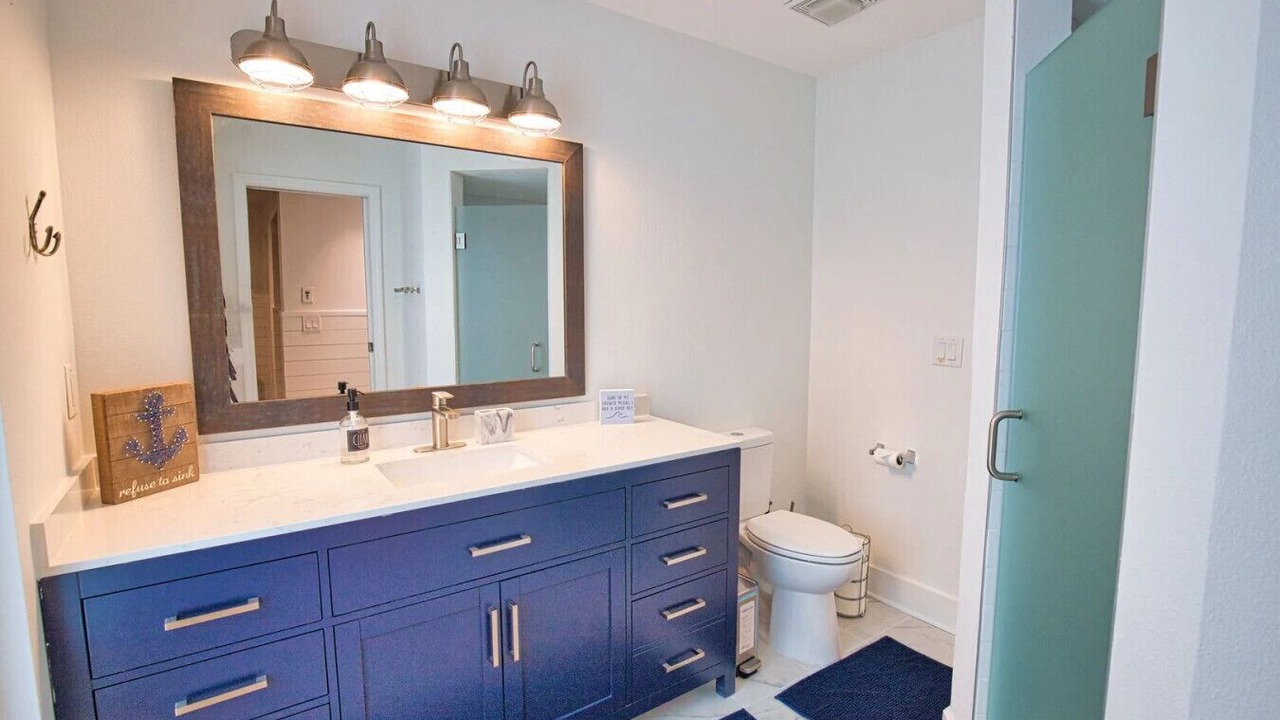 Photo of Bathroom in Golden Beach