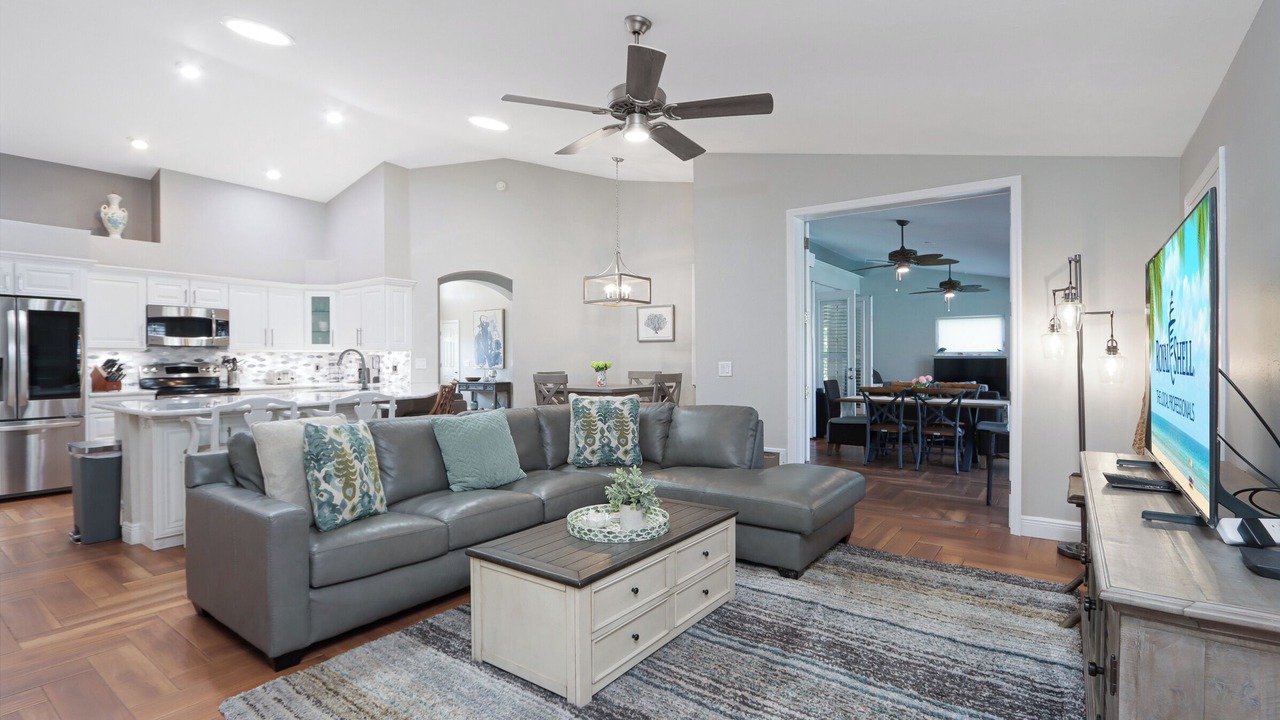 Photo of Livingroom in Cypress Lake