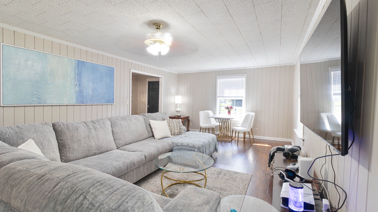 Photo of Livingroom in Lake City