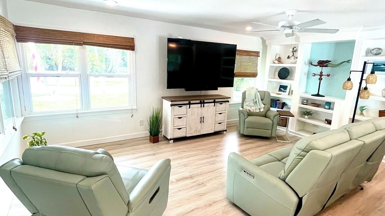 Photo of Livingroom in Downtown