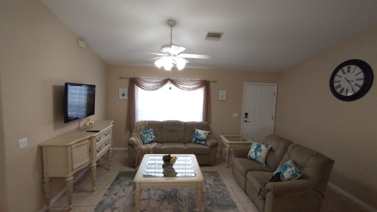 Photo of Livingroom in Gulf Cove