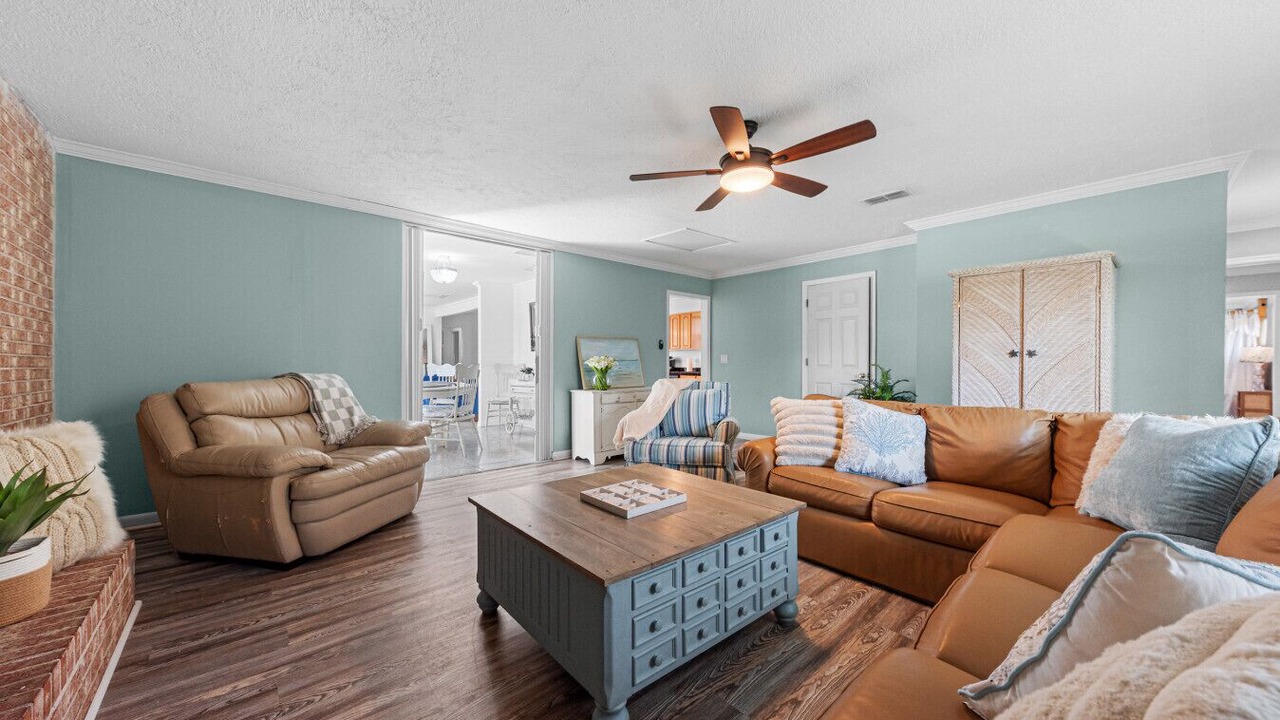 Photo of Livingroom in Dolphin's Cove