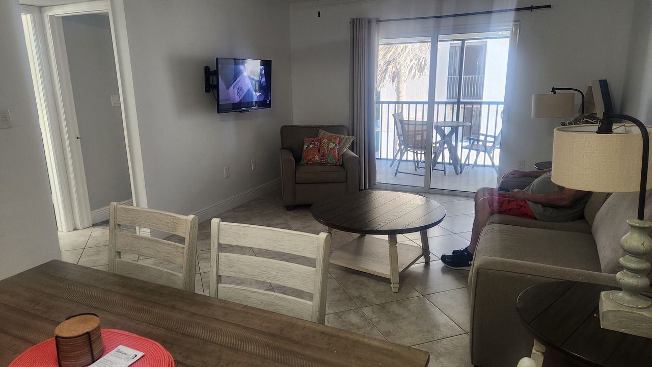 Photo of Livingroom in Vanderbilt Beach