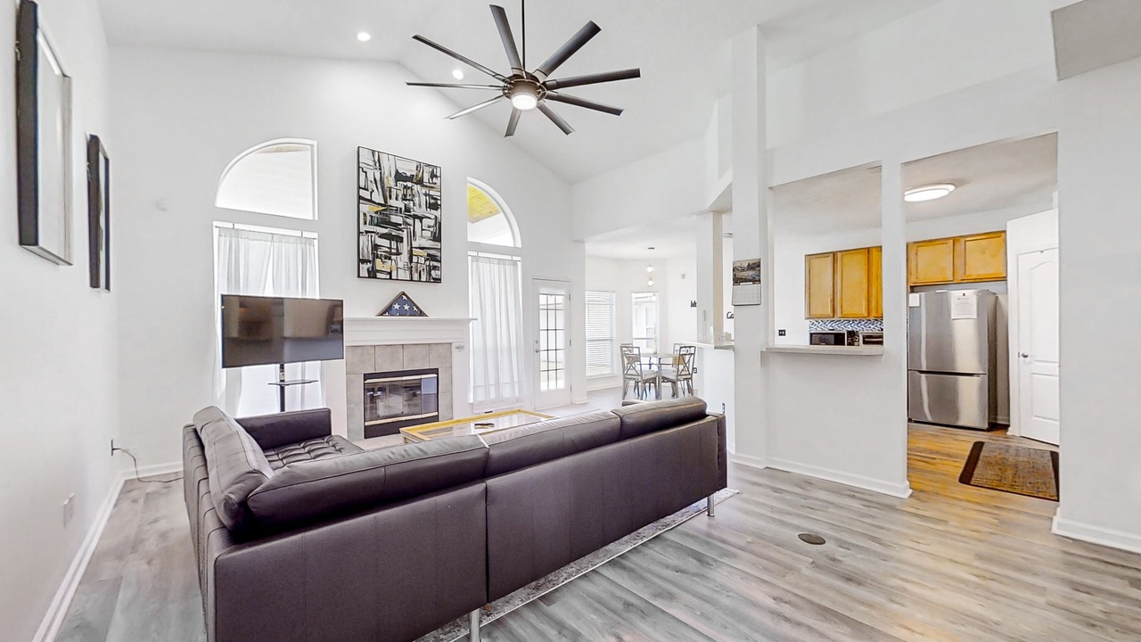 Photo of Livingroom in Westside