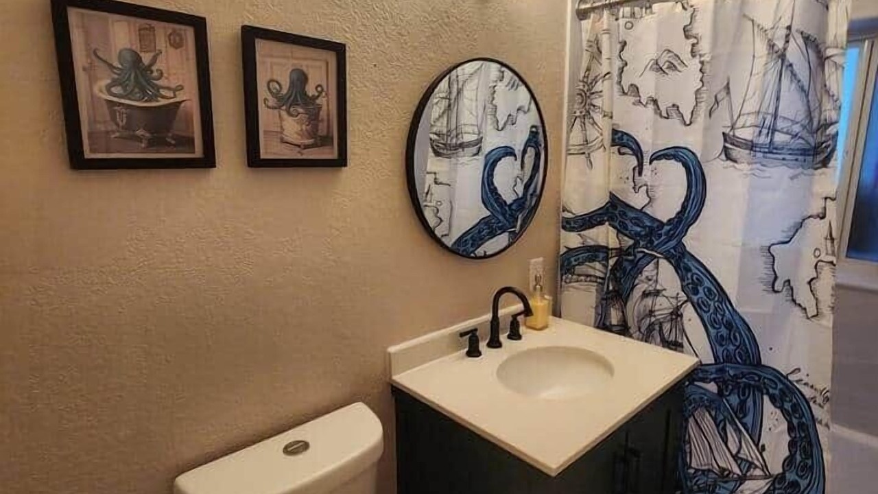 Photo of Bathroom in River Oaks